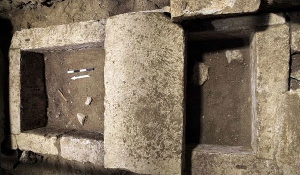 Ο τάφος της Αμφίπολης ήταν γεμάτος χρυσάφι, αγγεία και όπλα από το φέρετρο ως την οροφή - Τι λέει έμπειρος αρχαιολόγος - Φωτογραφία 1