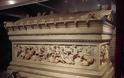 Αίνιγμα: Μοιάζουν τα ευρήματα της Αμφίπολης με τη Σαρκοφάγο του Μεγάλου Αλεξάνδρου - Φωτογραφία 4
