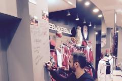 Ο ΜΑΝΙΑΤΗΣ ΣΤΟ Official Olympiacos BC Store! (PHOTOS)