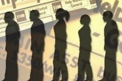 Λιγότεροι εργαζόμενοι, λιγότεροι άνεργοι… Μήπως λέγεται μετανάστευση;