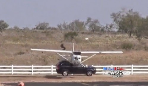 Απίστευτη σύγκρουση αεροπλάνου με αυτοκίνητο...[photos+video] - Φωτογραφία 1