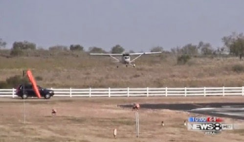 Απίστευτη σύγκρουση αεροπλάνου με αυτοκίνητο...[photos+video] - Φωτογραφία 2