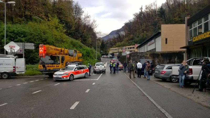 Ελβετία: Δύο νεκρές από κατολίσθηση που παρέσυρε κτήριο - Φωτογραφία 2