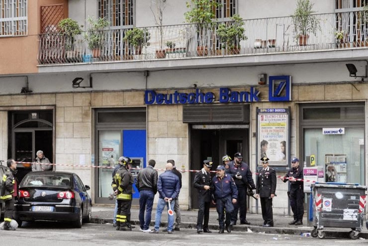 Εξουδετέρωση βόμβας στην Deutsche Bank στη Νάπολι [photos] - Φωτογραφία 1