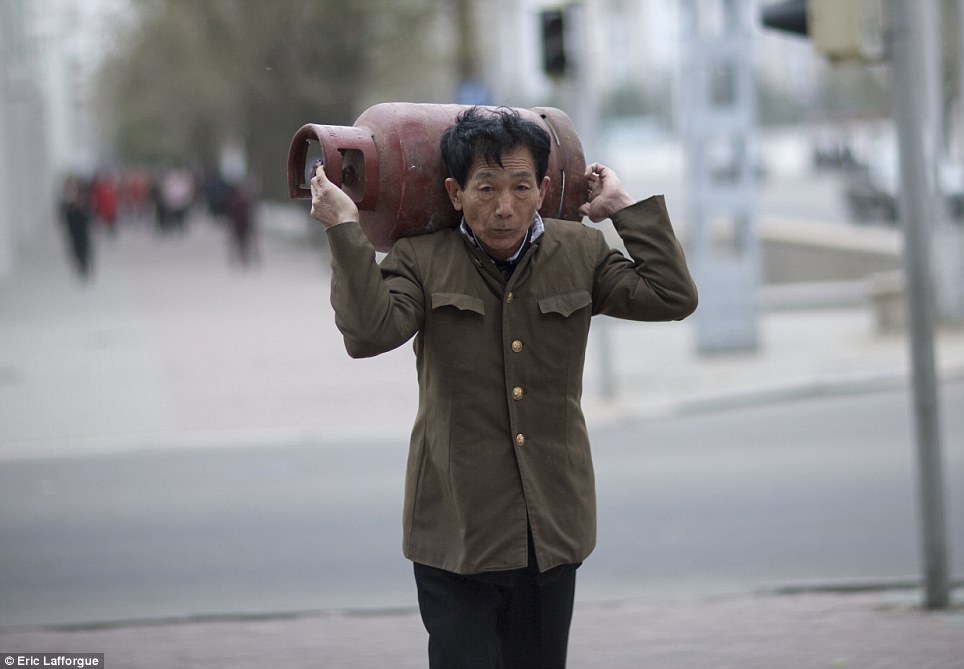 Ο φωτογράφος που αποκλείστηκε δια βίου από τη Β. Κορέα με εντολή Kim Jong Un - Φωτογραφία 4