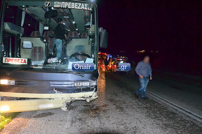 Αιτωλοακαρνανία: Καραμπόλα λεωφορείου του ΚΤΕΛ με τρία Ι.Χ. - Δείτε φωτο - Φωτογραφία 3
