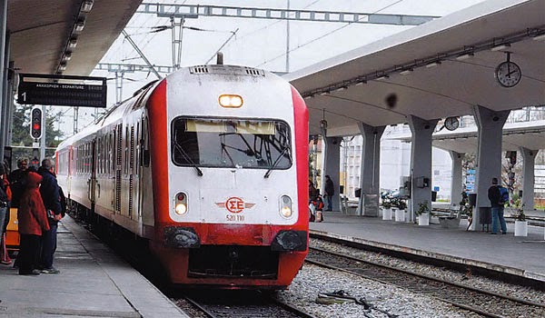 Μετωπική σύγκρουση τρένου του ΟΣΕ με συρμό του Προαστιακού στο Ρούφ - Φωτογραφία 1