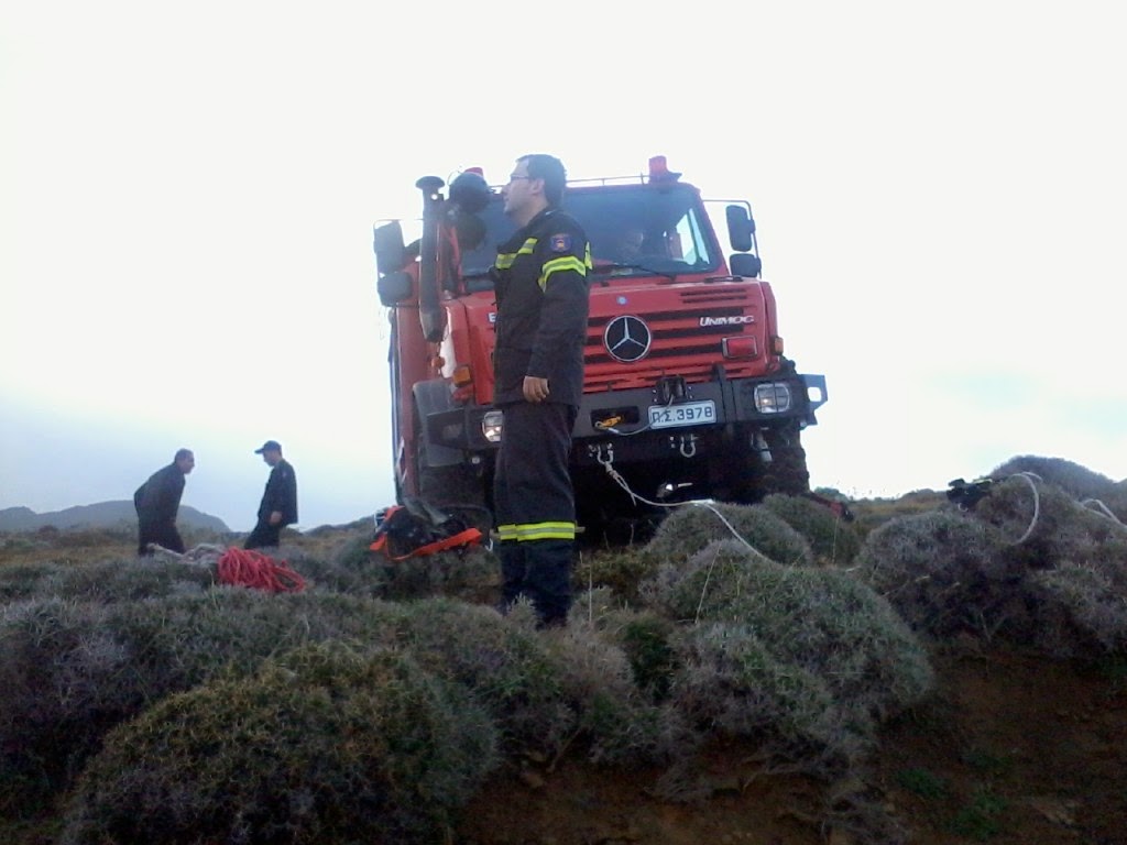 Φωτογραφίες από την πρωινή διάσωση από Λιμενικό και Πυροσβεστική στη Λήμνο - Φωτογραφία 3