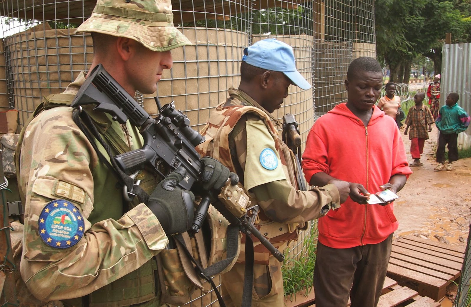Ευρωπαϊκό Στρατηγείο Λάρισας: «Αποστολή Εξετελέσθη!» Παραδόθηκε εν χρόνω η ασφάλεια του διεθνούς αεροδρομίου του Bangui στις δυνάμεις των Ηνωμένων Εθνών MINUSCA - Φωτογραφία 5