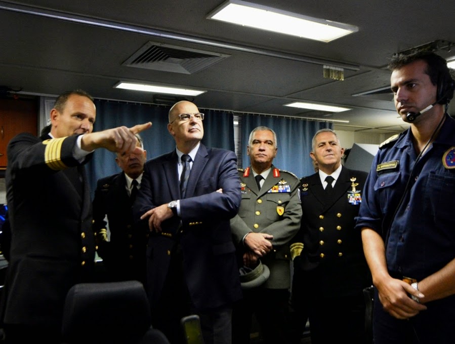 Επίσκεψη ΥΕΘΑ Νίκου Δένδια στο Αρχηγείο Στόλου και σε Πολεμικά πλοία στο Ναύσταθμο Σαλαμίνος - Φωτογραφία 23