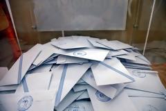 Πανελλαδική απογοήτευση: Οι μισοί Έλληνες δεν εμπιστεύονται το πολιτικό σύστημα