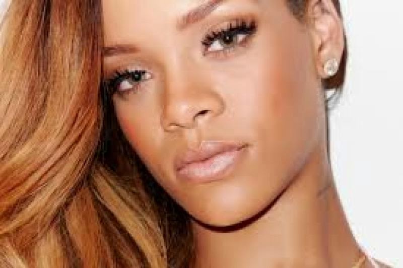 Δείτε την εκπληκτική ομοιότητα μιας 22χρονης με τη Rihanna [photos] - Φωτογραφία 1
