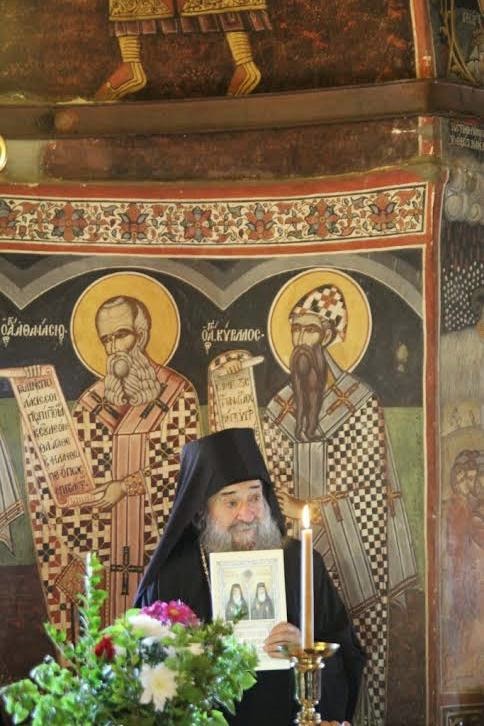 5609 - Το νέο του βιβλίο παρουσίασε ο Ηγούμενος της Ιεράς Μονής Δοχειαρίου Αρχιμ. Γρηγόριος κατά την προσλαλιά του στην πανηγυρική Τράπεζα - Φωτογραφία 2