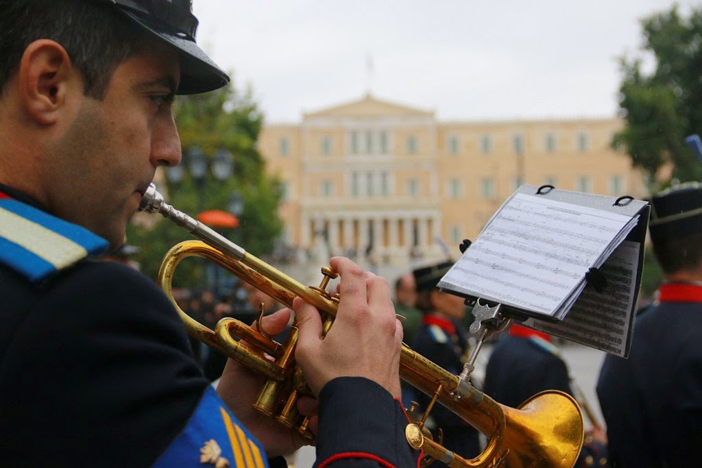 ΦΩΤΟΓΡΑΦΙΚΟ ΥΛΙΚΟ ΑΠΟ ΤΗΝ ΕΚΔΗΛΩΣΗ ΤΩΝ ΣΤΡΑΤΙΩΤΙΚΩΝ ΜΟΥΣΙΚΩΝ ΣΤΗΝ ΠΛ. ΣΥΝΤΑΓΜΑΤΟΣ - Φωτογραφία 6