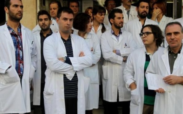 ΟΕΝΓΕ: Μαζική συμμετοχή των νοσοκομειακών γιατρών στην απεργία της Πέμπτης - Φωτογραφία 1