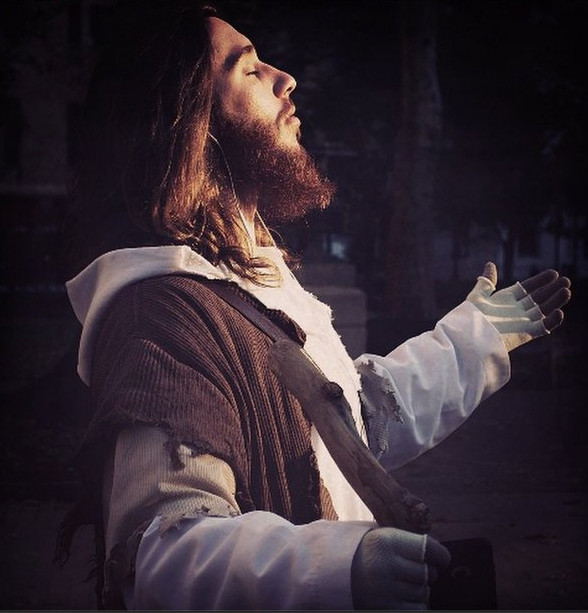 Ο Ιησούς της Φιλαδέλφειας: Ενας 28χρονος κυκλοφορεί ντυμένος Χριστός και έχει χιλιάδες οπαδούς [photos] - Φωτογραφία 4