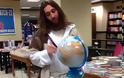 Ο Ιησούς της Φιλαδέλφειας: Ενας 28χρονος κυκλοφορεί ντυμένος Χριστός και έχει χιλιάδες οπαδούς [photos] - Φωτογραφία 5