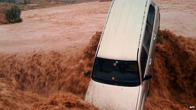 Στους 35 οι νεκροί από τις πλημμύρες στο Μαρόκο - Δείτε φωτογραφίες που σοκάρουν - Φωτογραφία 6