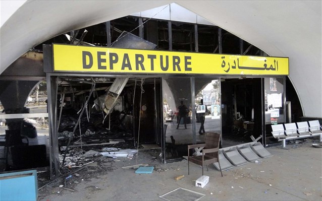 Λιβύη: Πύραυλοι έπληξαν το μόνο εν λειτουργία αεροδρόμιο της Τρίπολης - Φωτογραφία 1