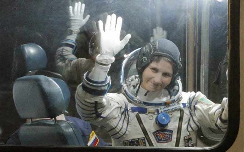37χρονη σμηναγός η πρώτη Ιταλίδα που πετά στο διάστημα - Φωτογραφία 1