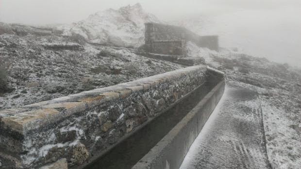 Αχαΐα: Πέφτουν τα πρώτα χιόνια στο Χελμό - Υπό το μηδέν η θερμοκρασία - Φωτογραφία 1