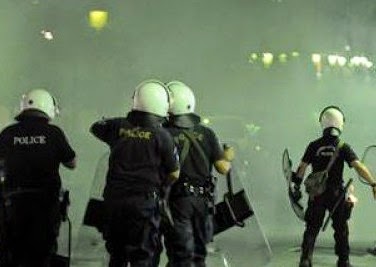 Να σταματήσει η παράνομη αστυνομική βία στις διαδηλώσεις, ζητά η Διεθνής Αμνηστία - Φωτογραφία 1