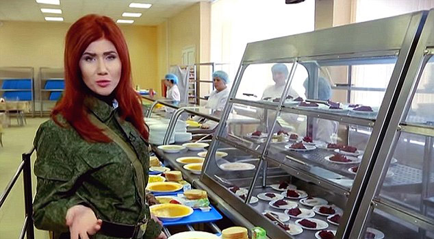 Μια σέξι κοκκινομάλλα στην 4η μονάδα τεθωρακισμένων της Ρωσίας (Βίντεο - Φωτό) - Φωτογραφία 14