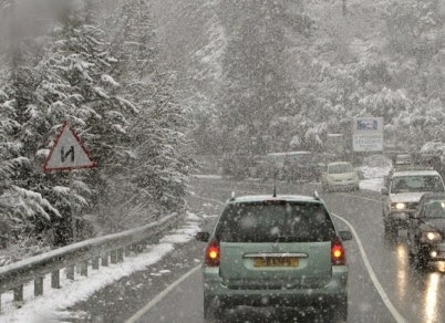 Ενημέρωση οδηγών για οδήγηση σε βρεγμένους και χιονισμένους δρόμους - Φωτογραφία 1