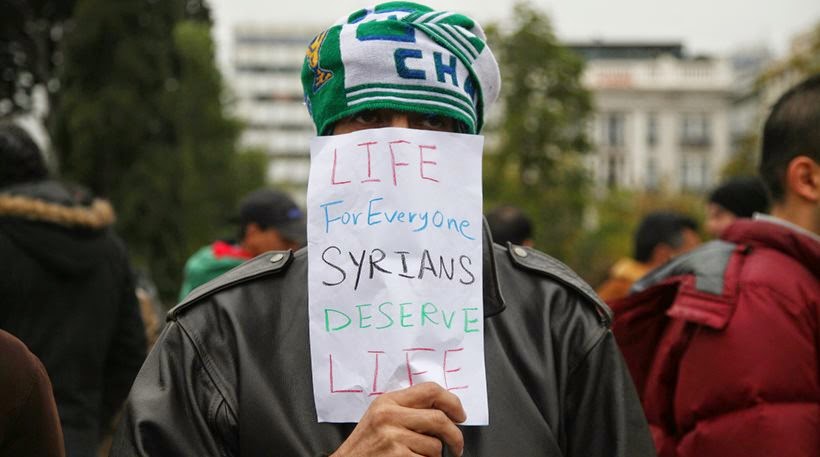 ΥΠΕΣ προς Σύρους πρόσφυγες στο Σύνταγμα: Μόνη λύση για εσάς το αίτημα για πολιτικό άσυλο - Φωτογραφία 1