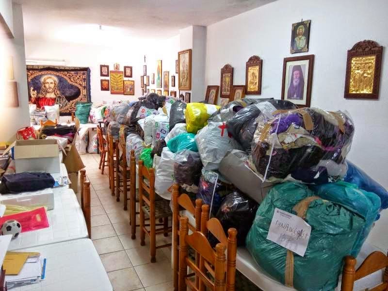 Παπάς στην Ηγουμενίτσα μαζεύει ρούχα και τα δίνει παντού! [photos] - Φωτογραφία 7