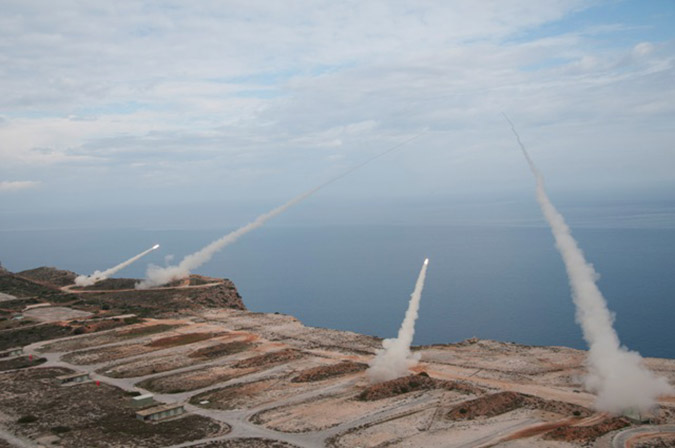 Ελικόπτερα Apache και εκτοξευτής πυραύλων «ταρακούνησαν» το Πεδίο Βολής Κρήτης [photos] - Φωτογραφία 6