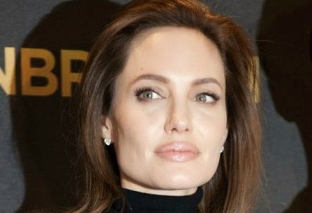 Αυτό είναι το ΠΡΟΚΛΗΤΙΚΟ εξώφυλλο της Angelina Jolie που αναστάτωσε τους θαυμαστές της [photo] - Φωτογραφία 1