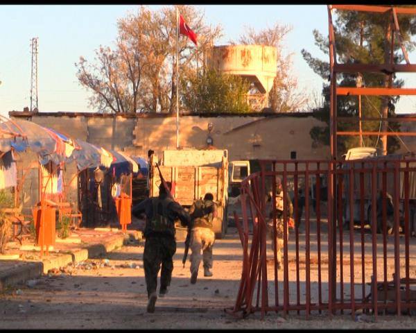 Δείτε βίντεο: Το Ισλαμικό Κράτος επιτέθηκε στην Κομπάνι μέσα από την Τουρκία - Φωτογραφία 3
