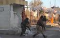 Δείτε βίντεο: Το Ισλαμικό Κράτος επιτέθηκε στην Κομπάνι μέσα από την Τουρκία - Φωτογραφία 4