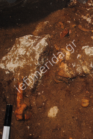 Ετσι βρέθηκε ο σκελετός του αρχαίου νεκρού στην Αμφίπολη... [photos] - Φωτογραφία 2