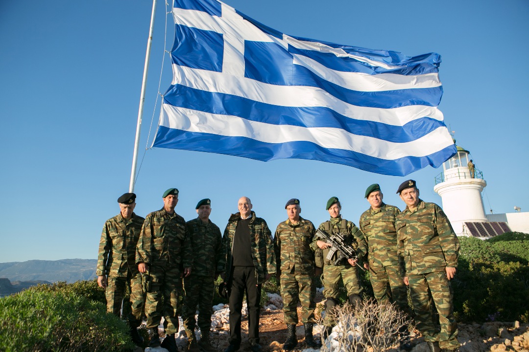 Αυτή είναι η εντυπωσιακή Υπολοχαγός-Κομάντος που φυλάει την Ακριτική Στρογγυλή και άφησε άφωνο τον Δένδια... [photos] - Φωτογραφία 4