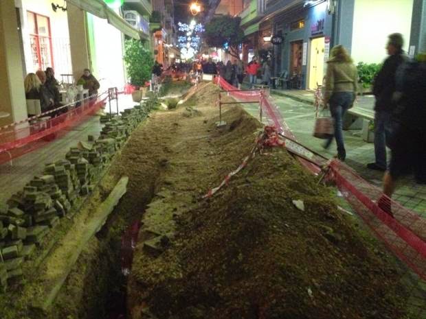 Πάτρα: ξηλώνουν τον πεζόδρομο της Ρήγα Φεραίου μέσα στις γιορτές - Φωτογραφία 1