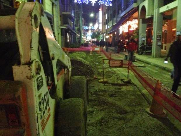 Πάτρα: ξηλώνουν τον πεζόδρομο της Ρήγα Φεραίου μέσα στις γιορτές - Φωτογραφία 2