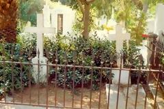 O τάφος του Θεόδωρου Κολοκοτρώνη στο Α΄ Νεκροταφείο το 1990 [video + photos]