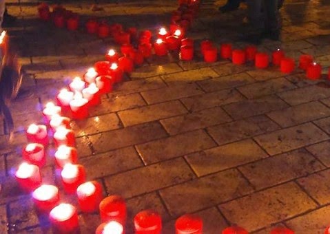 Κεράκια στην πλατεία Αριστοτέλους για την Παγκόσμια Ημέρα κατά του AIDS [video] - Φωτογραφία 1