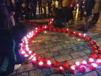 Κεράκια στην πλατεία Αριστοτέλους για την Παγκόσμια Ημέρα κατά του AIDS [video] - Φωτογραφία 3