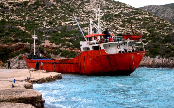 ΜΥΣΤΗΡΙΟ στη Ζάκυνθο: Ποιος παράτησε αυτό το φορτηγό πλοίο μέσα στην μέση της παραλίας; Κανένα ίχνος από τον καπετάνιο! [Photos] - Φωτογραφία 2