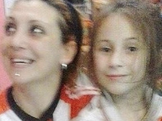 ΠΡΟΣΟΧΗ ΣΚΛΗΡΕΣ ΕΙΚΟΝΕΣ: Την ξυλοκόπησαν μπροστά στην κόρη της επειδή φορούσε μπλούζα της Ρίβερ - Φωτογραφία 1