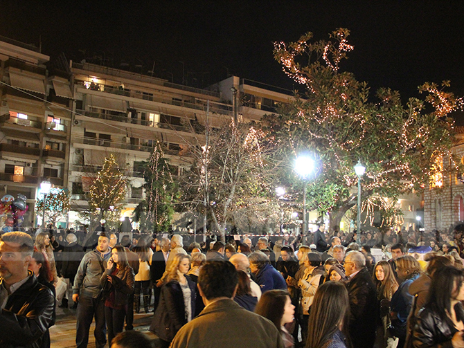 Μπέος παρέα με Σκορδά και Λιάγκα κήρυξαν την έναρξη της εορταστικής περιόδου στο Βόλο [photos] - Φωτογραφία 11