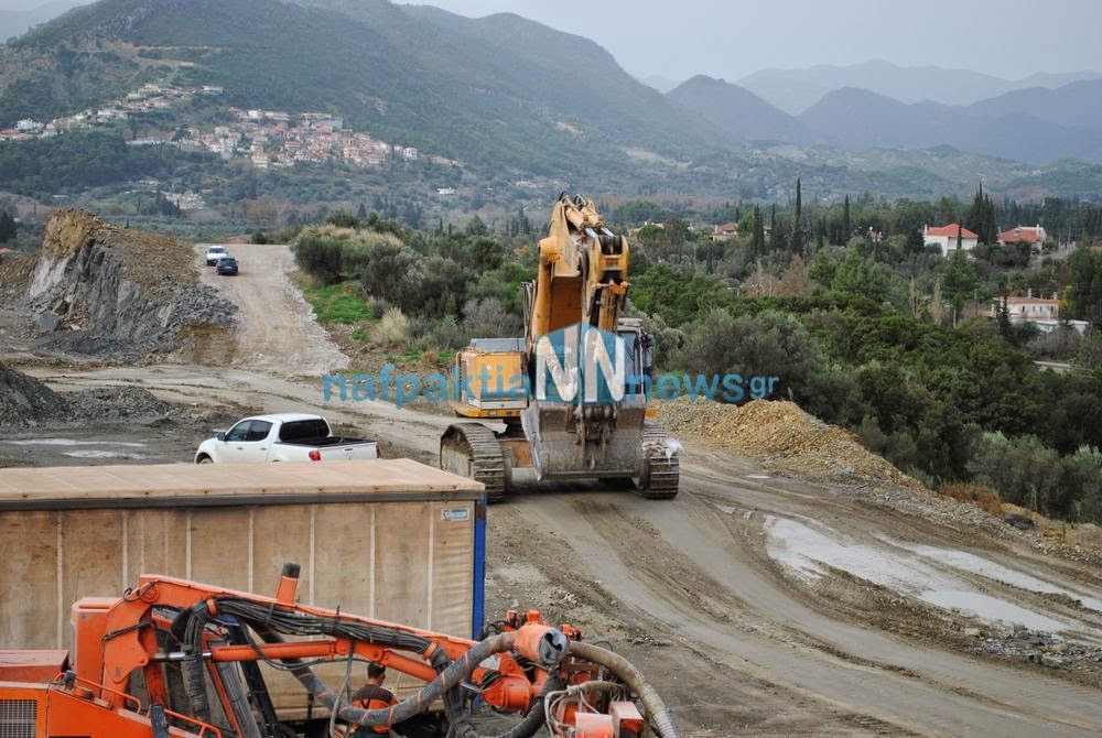 Εντυπωσιακά πλάνα από την ελεγχόμενη έκρηξη στην Ιόνια οδό στη Γαβρολίμνη - Φωτογραφία 7