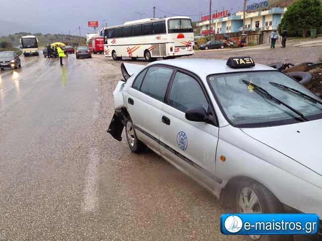 Σφοδρή σύγκρουση στην Αμφιλοχία με τρεις τραυματίες - Φωτογραφία 3