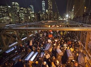 ΗΠΑ: Τρίτη νύχτα διαδηλώσεων για τη βία - Φωτογραφία 1