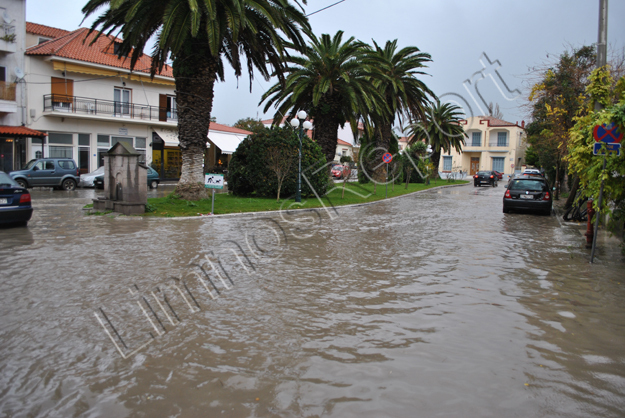 Πλημμύρισε η Μύρινα στην Λήμνο, από την έντονη βροχόπτωση - Φωτογραφία 2