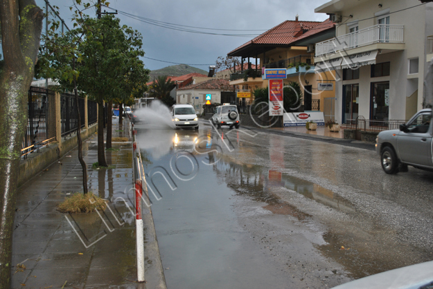 Πλημμύρισε η Μύρινα στην Λήμνο, από την έντονη βροχόπτωση - Φωτογραφία 9