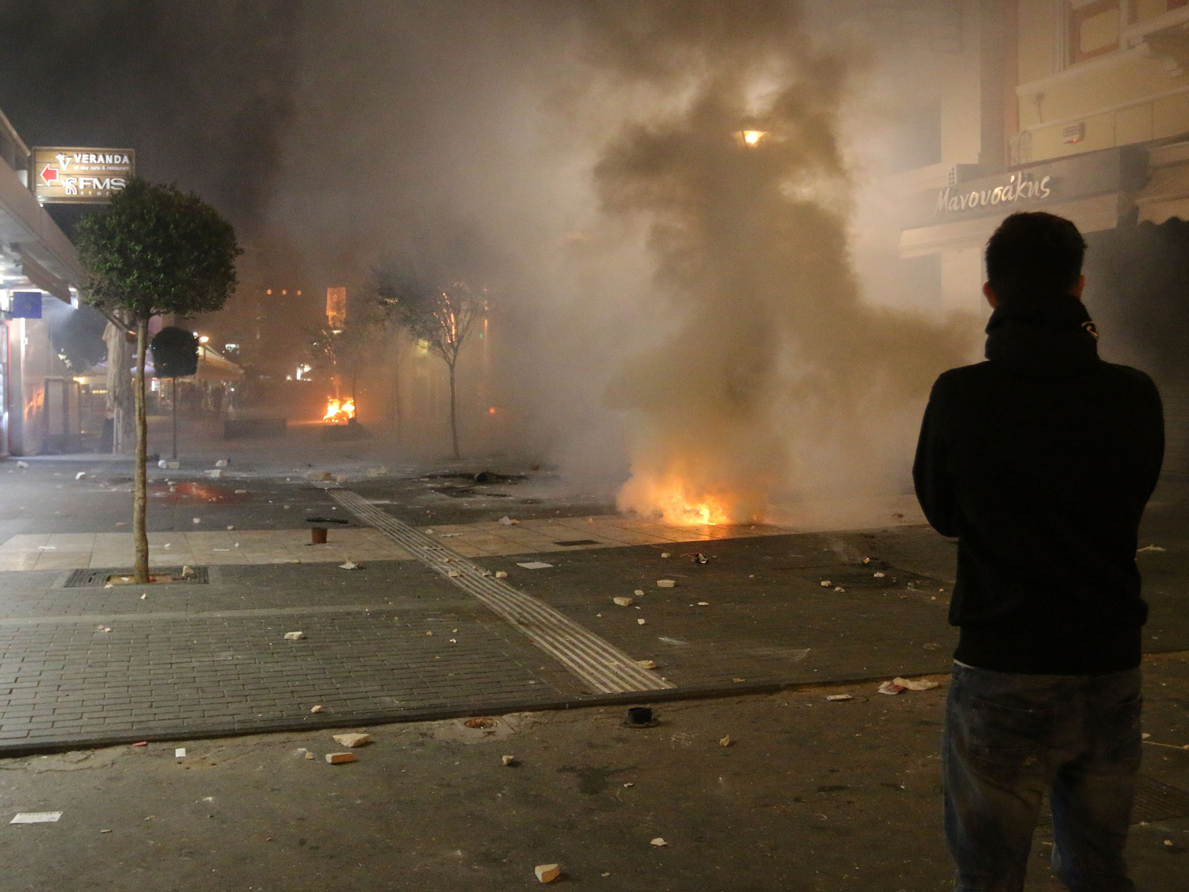 Ένταση στο κέντρο του Ηρακλείου – Αντιεξουσιαστές εναντίον ΜΑΤ [video + photos] - Φωτογραφία 5